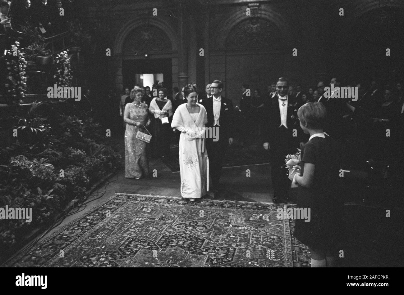Concert pour newlyweds dans concertgebouw Amsterdam Date: 21 December 1966 lieu: Amsterdam, Noord-Holland mots clés: CONCERT BUILDINGS, bridal couples, concerts Banque D'Images