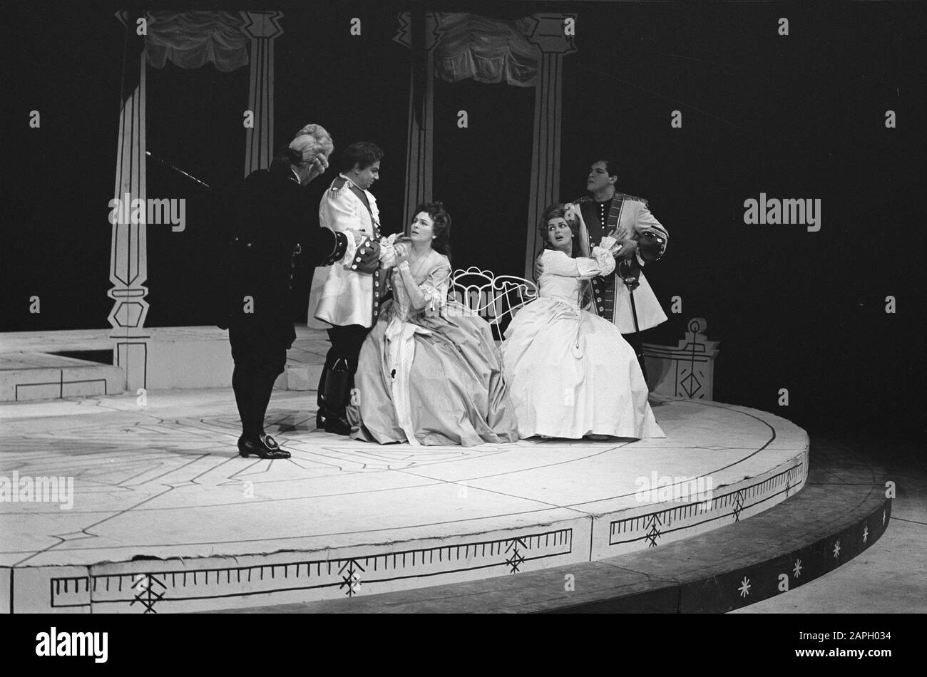 Cosi Fan Tutte, opéra, diverses scènes de cet opéra Date : 28 septembre 1962 mots clés : Opéra, SCÈNES Banque D'Images
