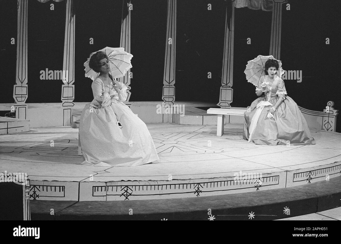 Cosi Fan Tutte, opéra, diverses scènes de cet opéra Date : 28 septembre 1962 mots clés : Opéra, SCÈNES Banque D'Images