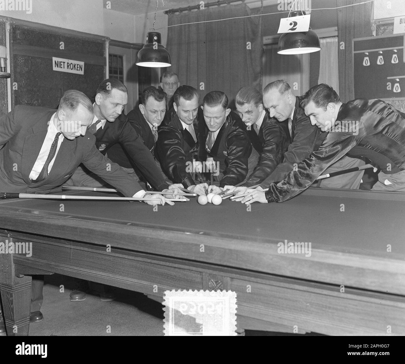 Démarrer les poinçons de championnat Scratch participants Date: 19 février 1954 mots clés: Billard, portraits de groupe Banque D'Images