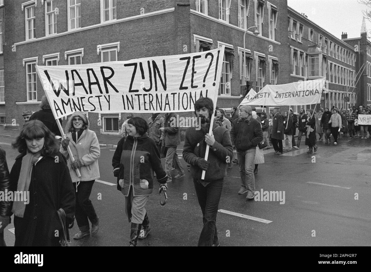 Journée pour les droits de l'homme Amnesty International action contre les disparitions Les Manifestants à la Haye le long de diverses ambassades Date : 10 décembre 1981 lieu : la Haye, Zuid-Holland mots clés : actions, manifestants Banque D'Images