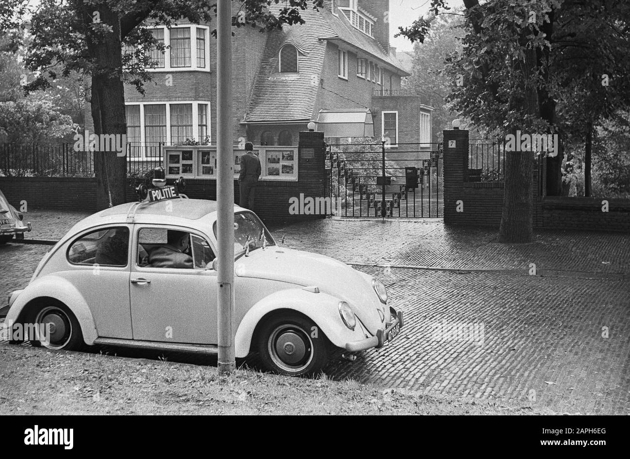 La résidence officielle de l'agent chinois sur l'Adriaan Goekooplaan à la Haye Date : 19 juillet 1966 lieu : la Haye, Zuid-Holland mots clés : police, résidences de bureau Banque D'Images