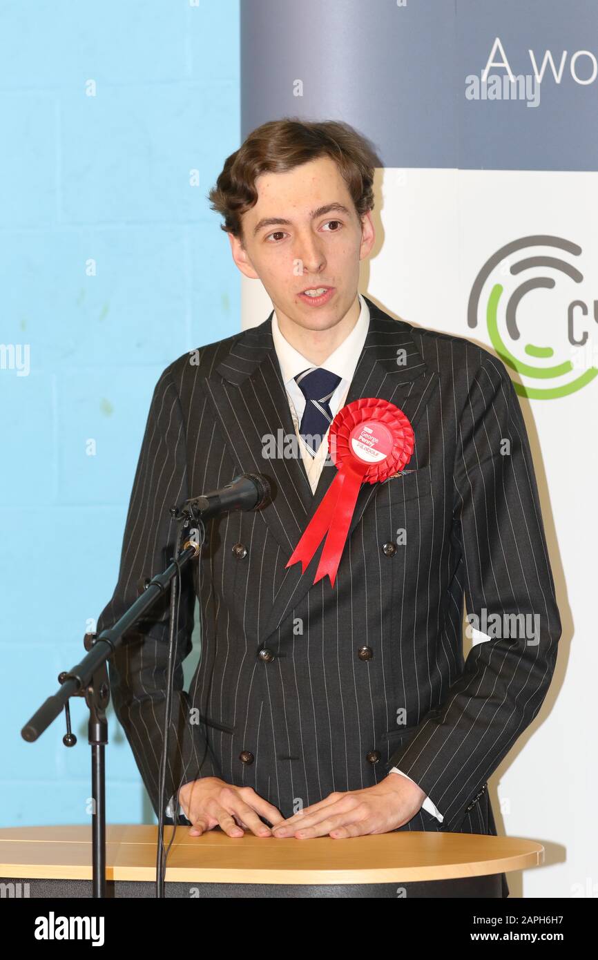 Cheltenham général Election Count at Leisure@Cheltenham Sports Hall - George Penny - 11.12.2019 Photo d'Antony Thompson - Thousand Word Media, PAS DE VENTES, PAS DE SYNDICATION. Contact pour plus d'informations mob: 07775556610 web: www.thousandwordmedia.com email: antony@thousandwordmedia.com le copyright photographique (© 2019) est exclusivement conservé par le créateur d'œuvres en tout temps et ventes, La syndication ou l'offre de travaux pour publication ultérieure à un tiers sans la connaissance ou l'accord du photographe contrevient à la Loi de 1988 sur les dessins et modèles de droits d'auteur et les brevets (partie 1, article 4, 2 ter). Banque D'Images