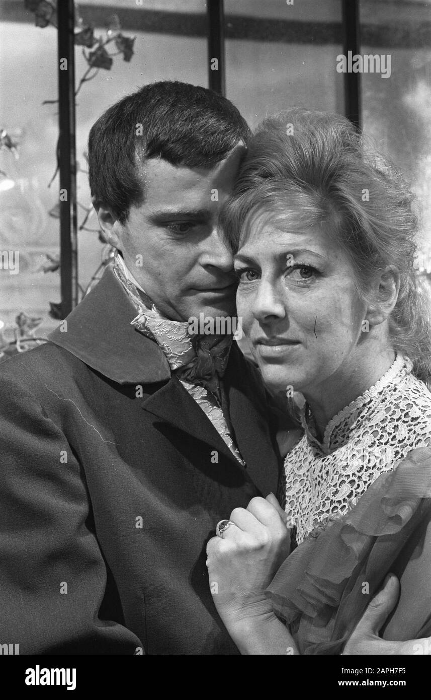 De Baretts van Wimpele Street, TV jeudi prochain, le couple d'amour Ellen Vogel et ton Kuyt Date: 14 novembre 1962 Nom personnel: Bird, Ellen Banque D'Images