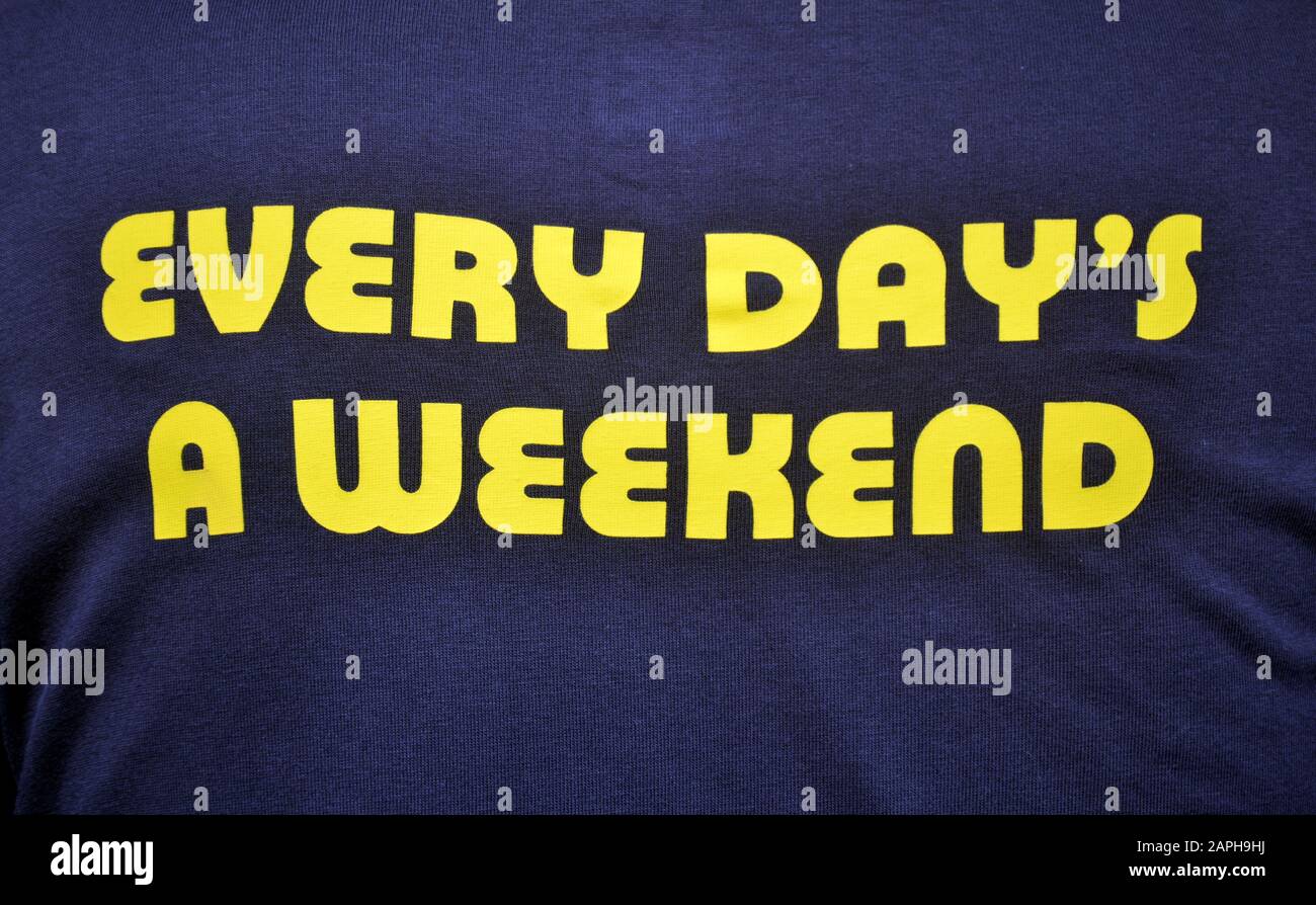 Message « tous les jours un week-end » sur un t-shirt Banque D'Images