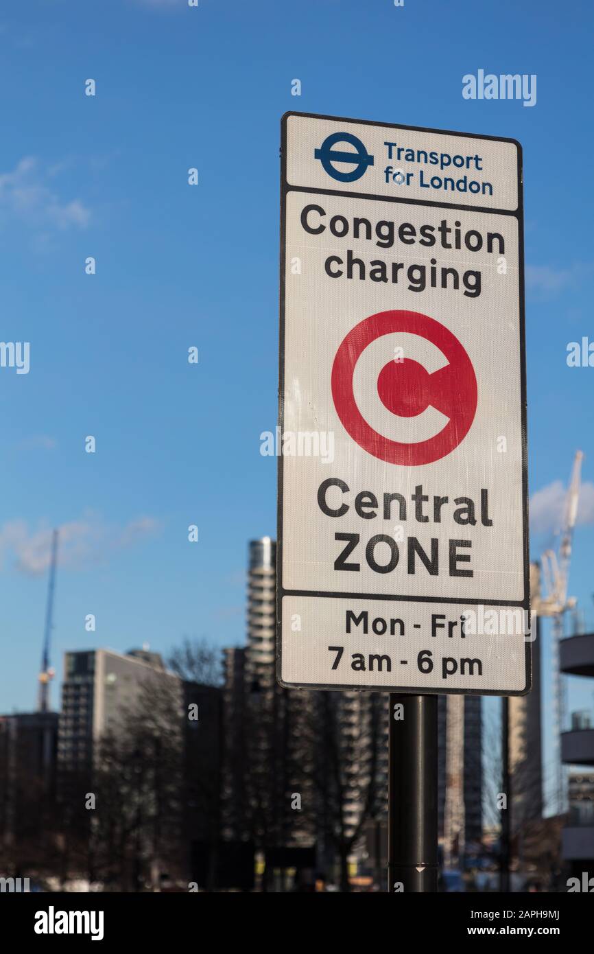 Signalisation des Frais de congestion sur Millbank Banque D'Images