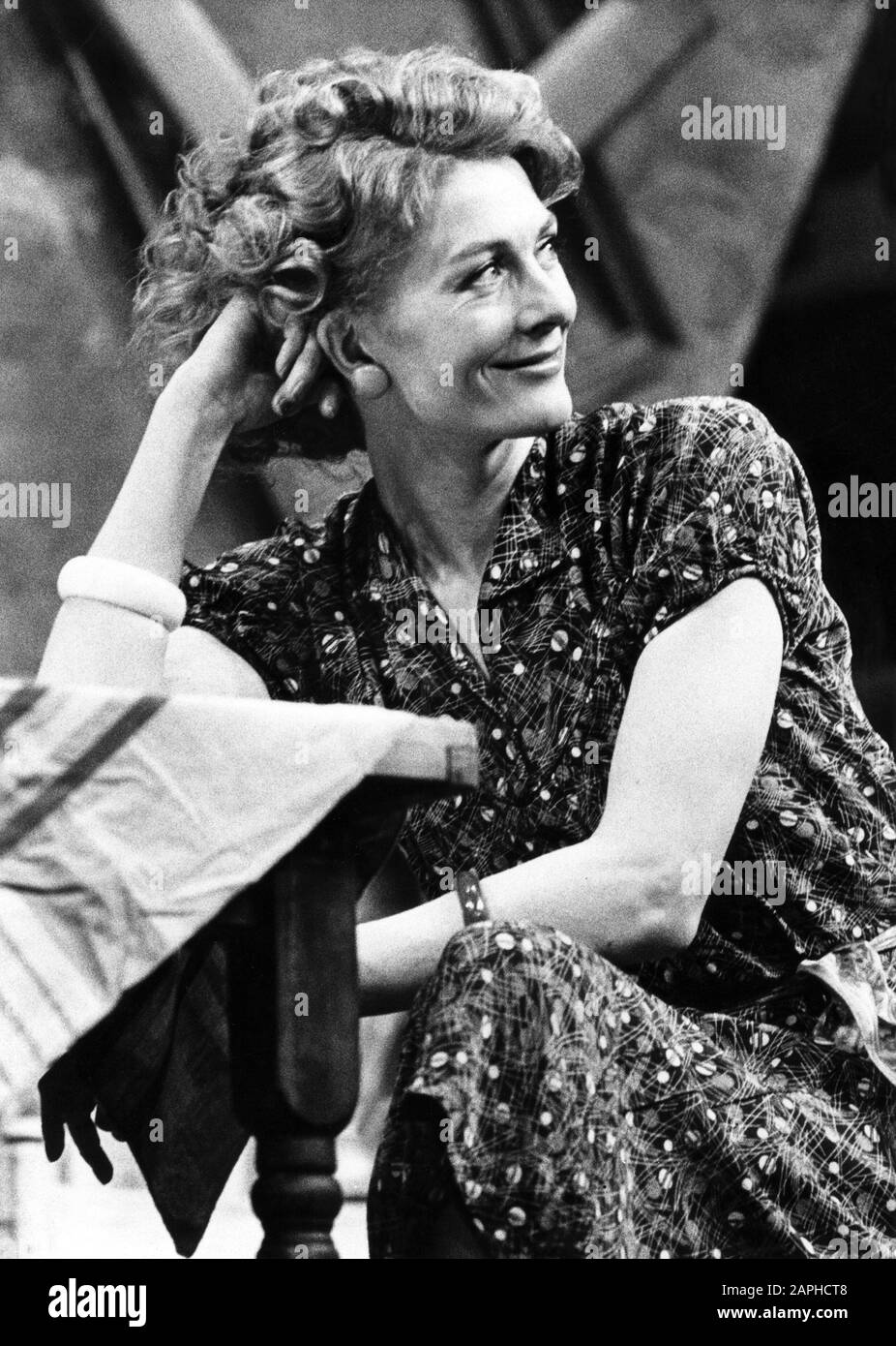 Vanessa Redgrave comme Gilda EN CONCEPTION POUR VIVRE par Noel Coward dirigé par John Gielgud au Phoenix Theatre, Londres en 1973 Vanessa Redgrave, actrice et militante politique, née à Londres en 1937. Prix CBE décerné en 1967. Banque D'Images