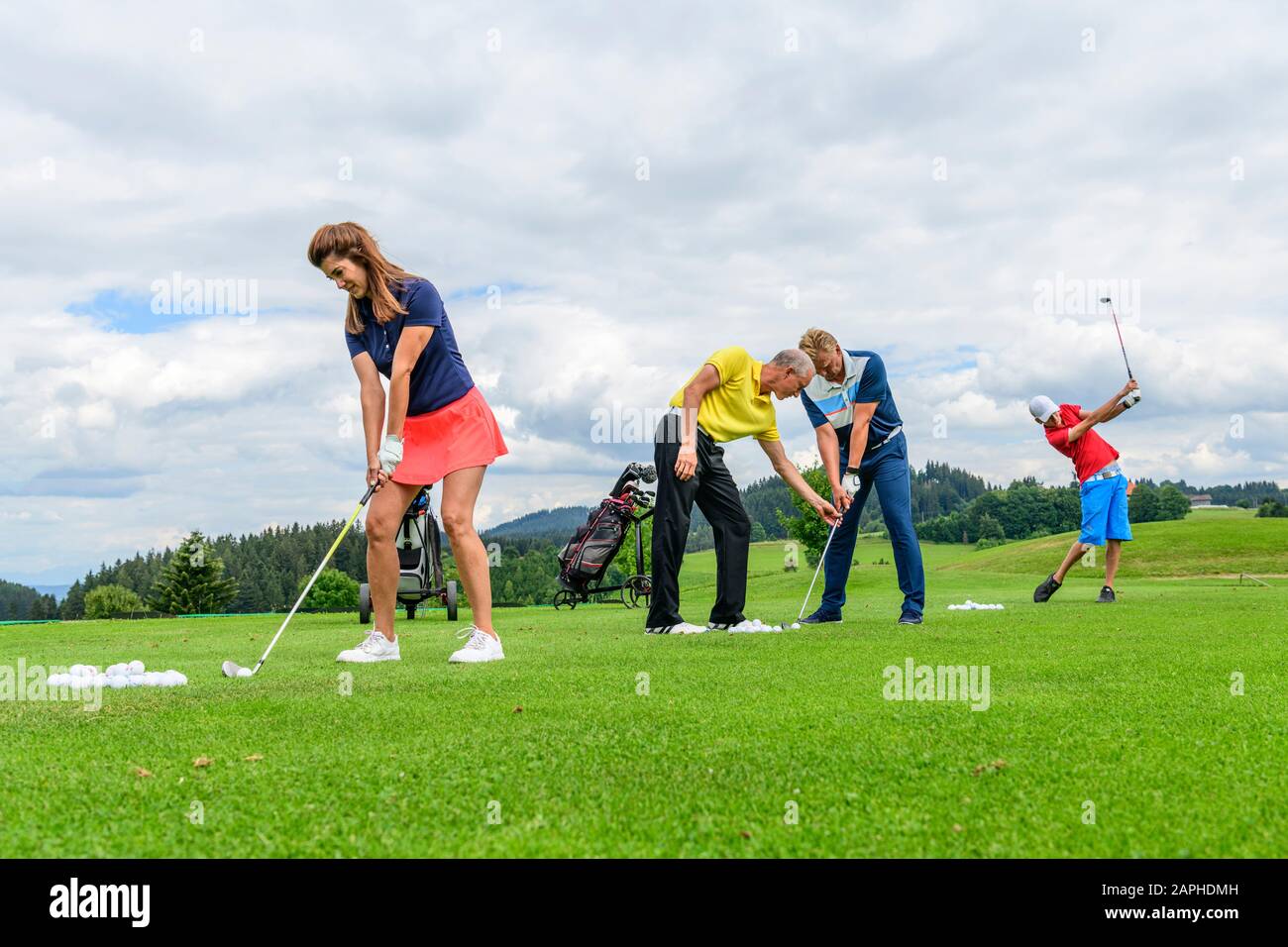 Trainerstunde mit einem Pro auf einer Golfanlage Banque D'Images