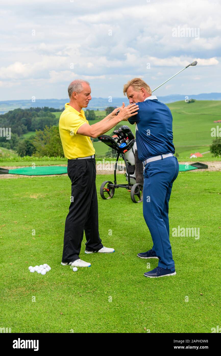 Trainerstunde mit einem Pro auf einer Golfanlage Banque D'Images