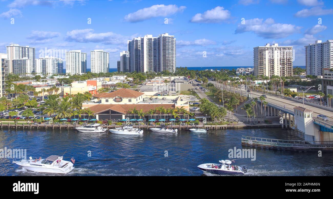 Vue sur la plage de fort Lauderdale et sur le chenal intracoastal Waterway à Galt Ocean Mile. Banque D'Images Vue sur la plage de fort Lauderdale et sur le chenal intracoastal Waterway à Galt Ocean Mile. Banque D'Images