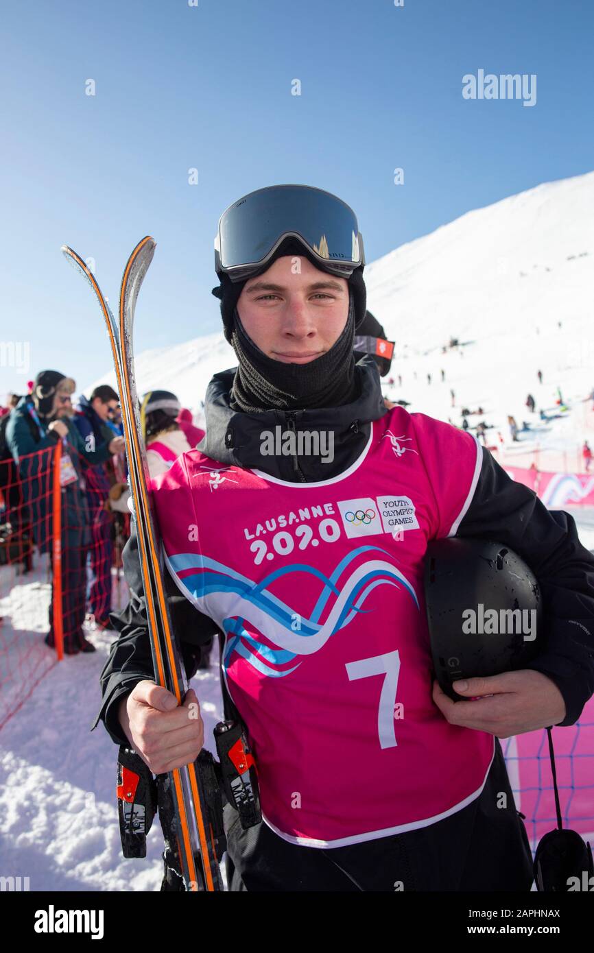 Jasper Klein (17) de l’équipe GB lors de la finale de la Grande Air Freeski pour hommes lors des Jeux Olympiques de la Jeunesse de Lausanne 2020 le 22 janvier 2020. Banque D'Images
