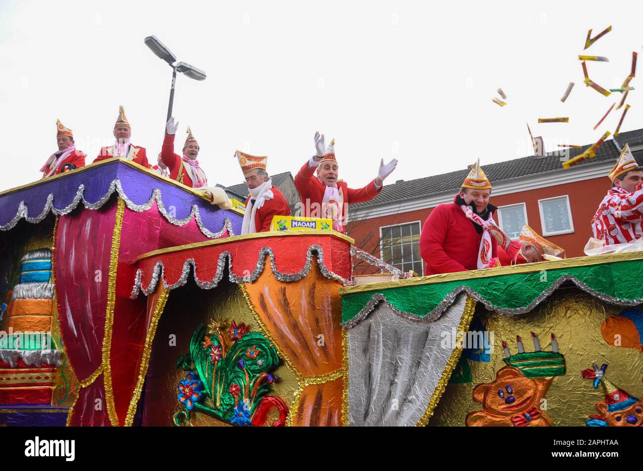 Neuwied, Allemagne 11 Février 2013. Le carnaval allemand annuel, Rosenmontag (anglais: Rose lundi) a lieu le lundi Shrove avant le mercredi des cendres, Banque D'Images