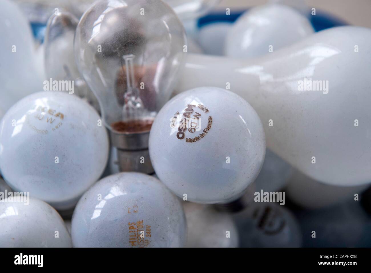 Beaucoup d'anciennes ampoules à incandescence en tungstène. Banque D'Images