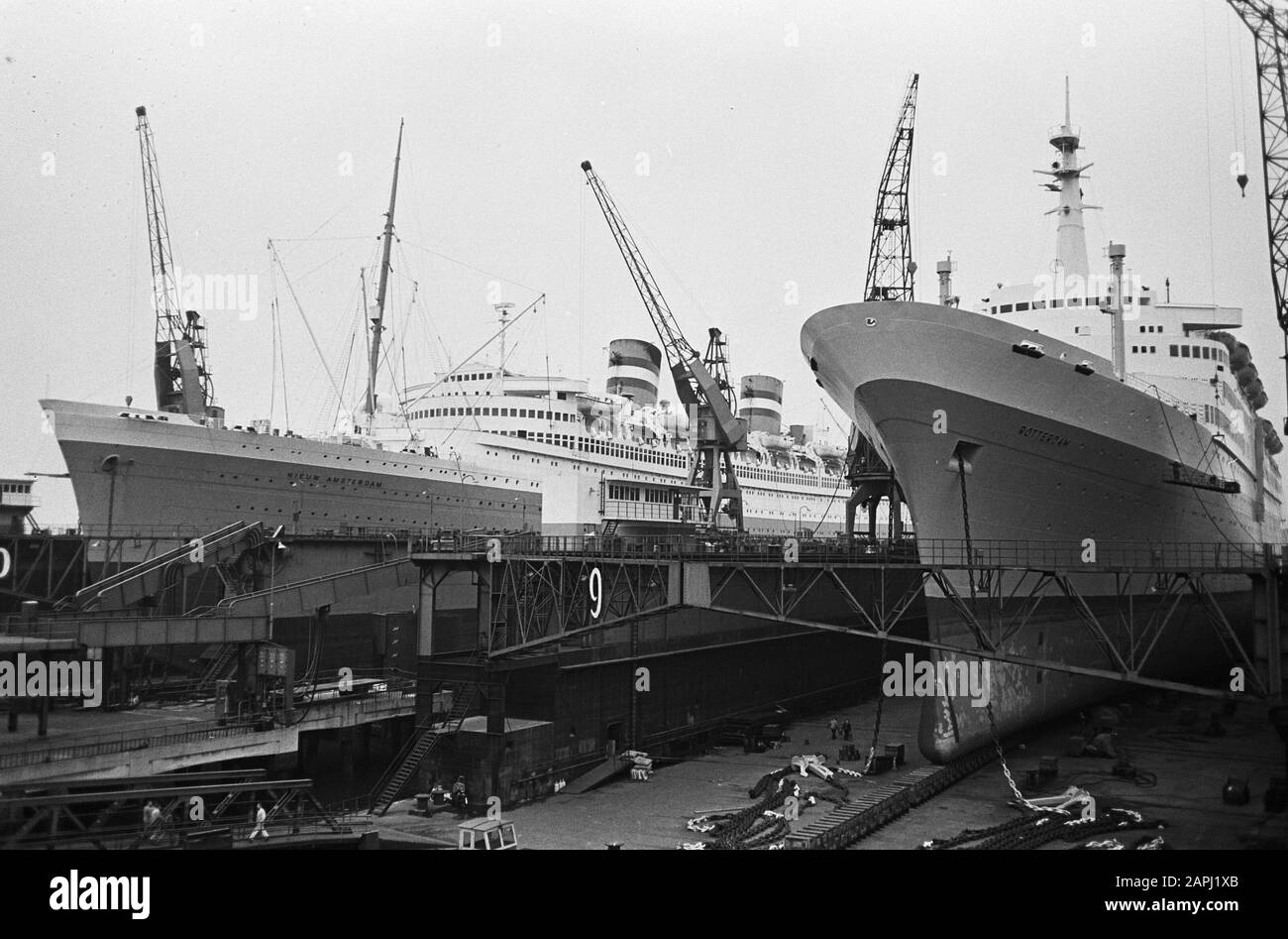 Les deux navires à passagers de HAL, le Rotterdam (à droite) New Amsterdam au quai Date: 21 novembre 1963 lieu: Rotterdam, Zuid-Holland Banque D'Images