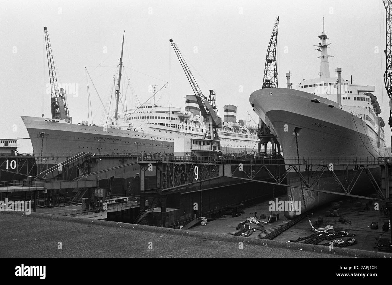 Les deux navires à passagers de HAL, le Rotterdam (à droite) New Amsterdam au quai Date: 21 novembre 1963 lieu: Rotterdam, Zuid-Holland Banque D'Images