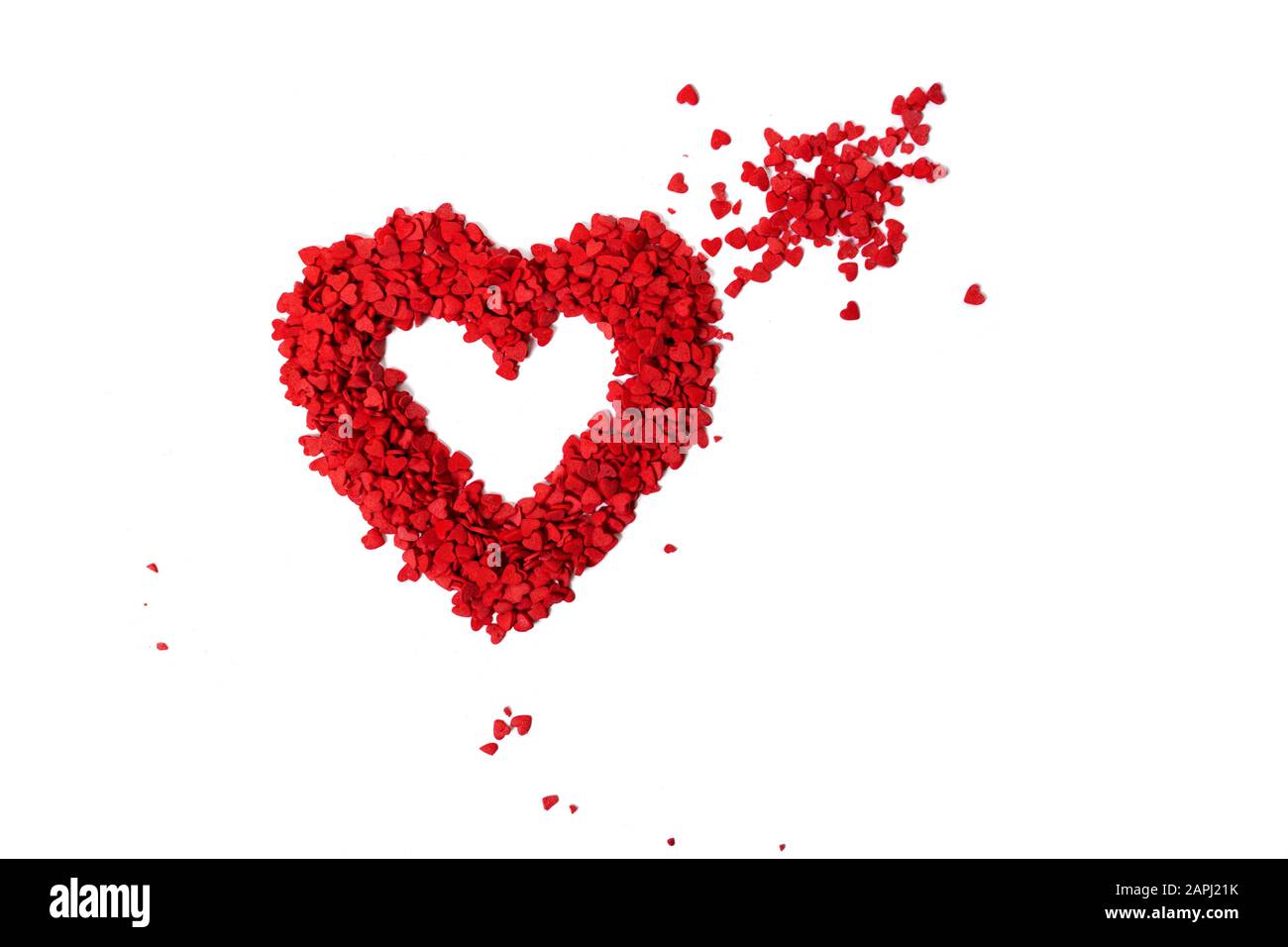 Coeur Rouge En Coeur De Pois Saupoudres De Sucre Decoration Pour Gateau Et Boulangerie Isole Sur Fond Blanc Photo Stock Alamy