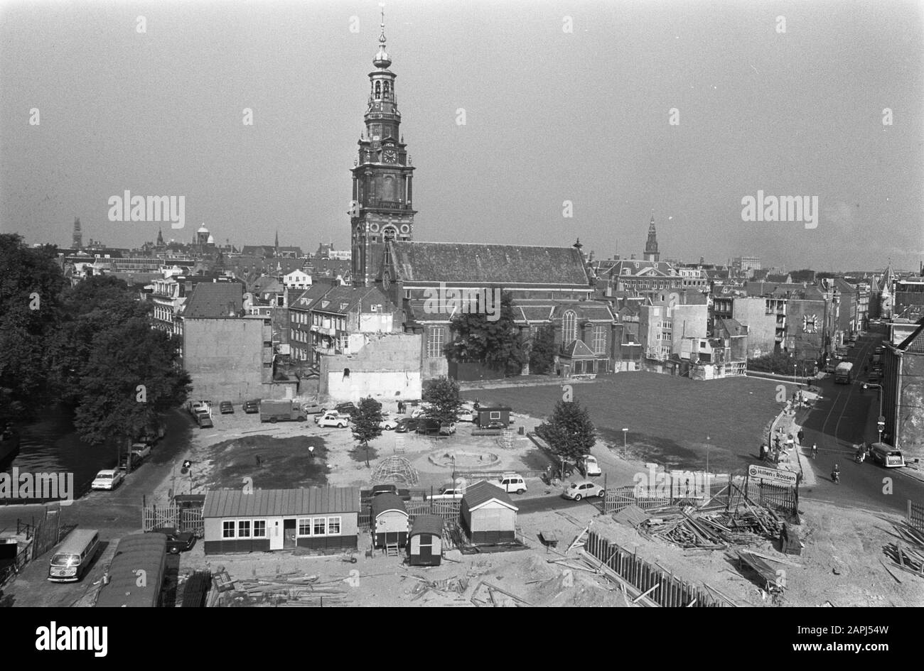 De Zuiderkerk (XVIIe siècle) dans la Zandstraat, Amsterdam est gratuit après démolition shacks, ext Date: 8 septembre 1969 lieu: Amsterdam, Noord-Holland mots clés: Églises Nom personnel: Zandstraat Nom de l'établissement: Zuiderkerk Banque D'Images