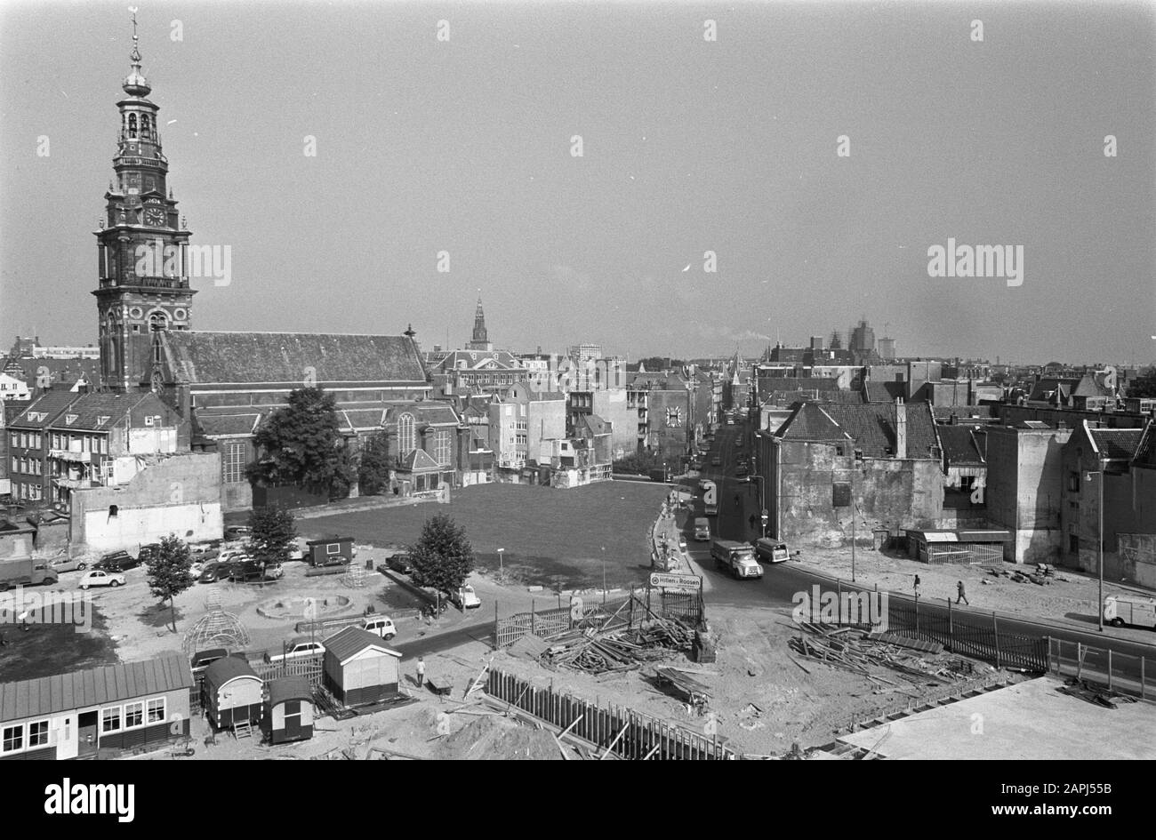 De Zuiderkerk (XVIIe siècle) dans la Zandstraat, Amsterdam est gratuit après démolition shacks, ext., aperçu de High point Date: 8 septembre 1969 lieu: Amsterdam, Noord-Holland mots clés: Églises Nom personnel: Zandstraat Nom de l'institution: Zuiderkerk Banque D'Images