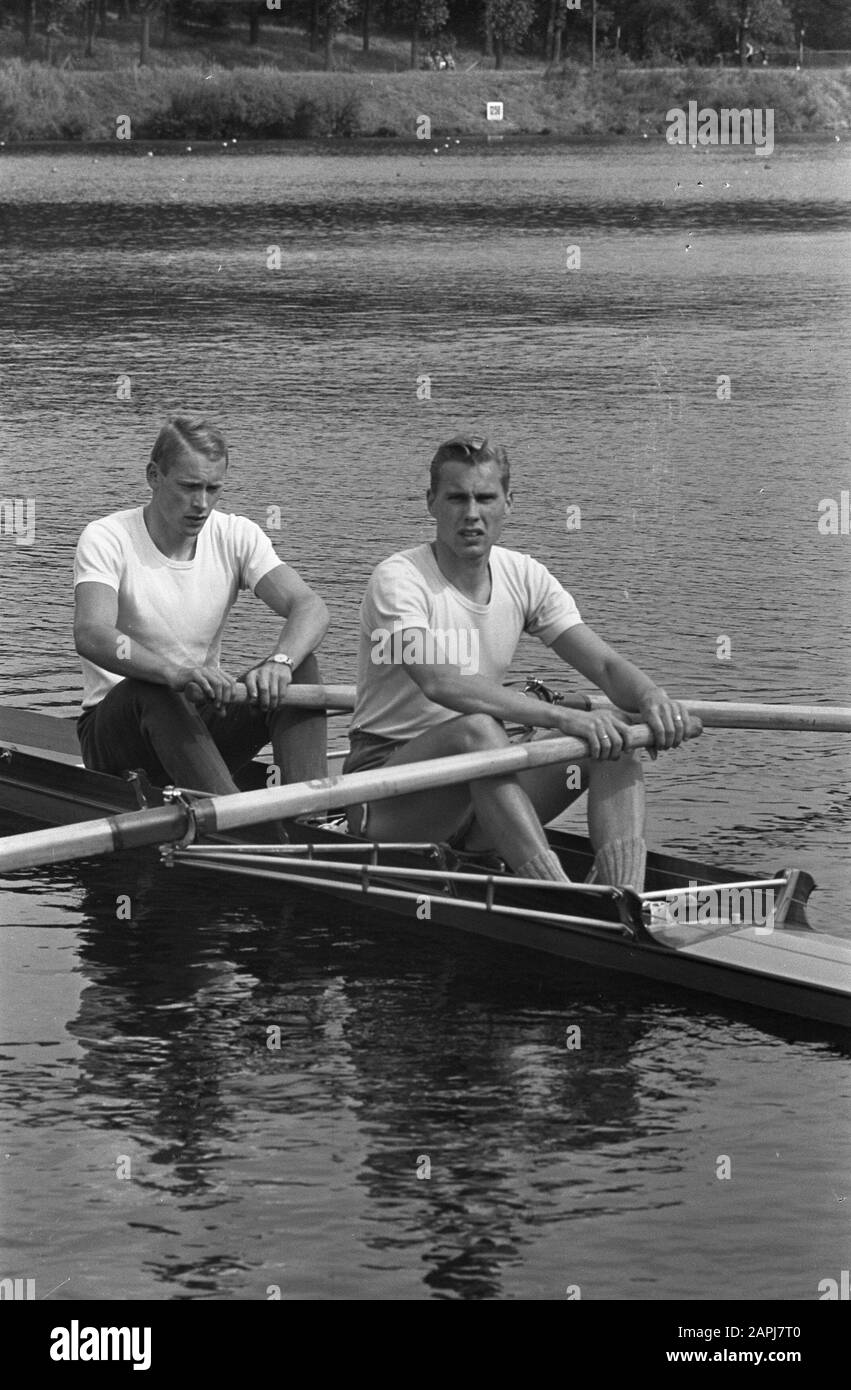 Rameurs en pratique de leur sport Description: Danois deux sans mate Date: 16 Novembre 1965 mots clés: Aviron bateaux, aviron, sports nautiques Banque D'Images
