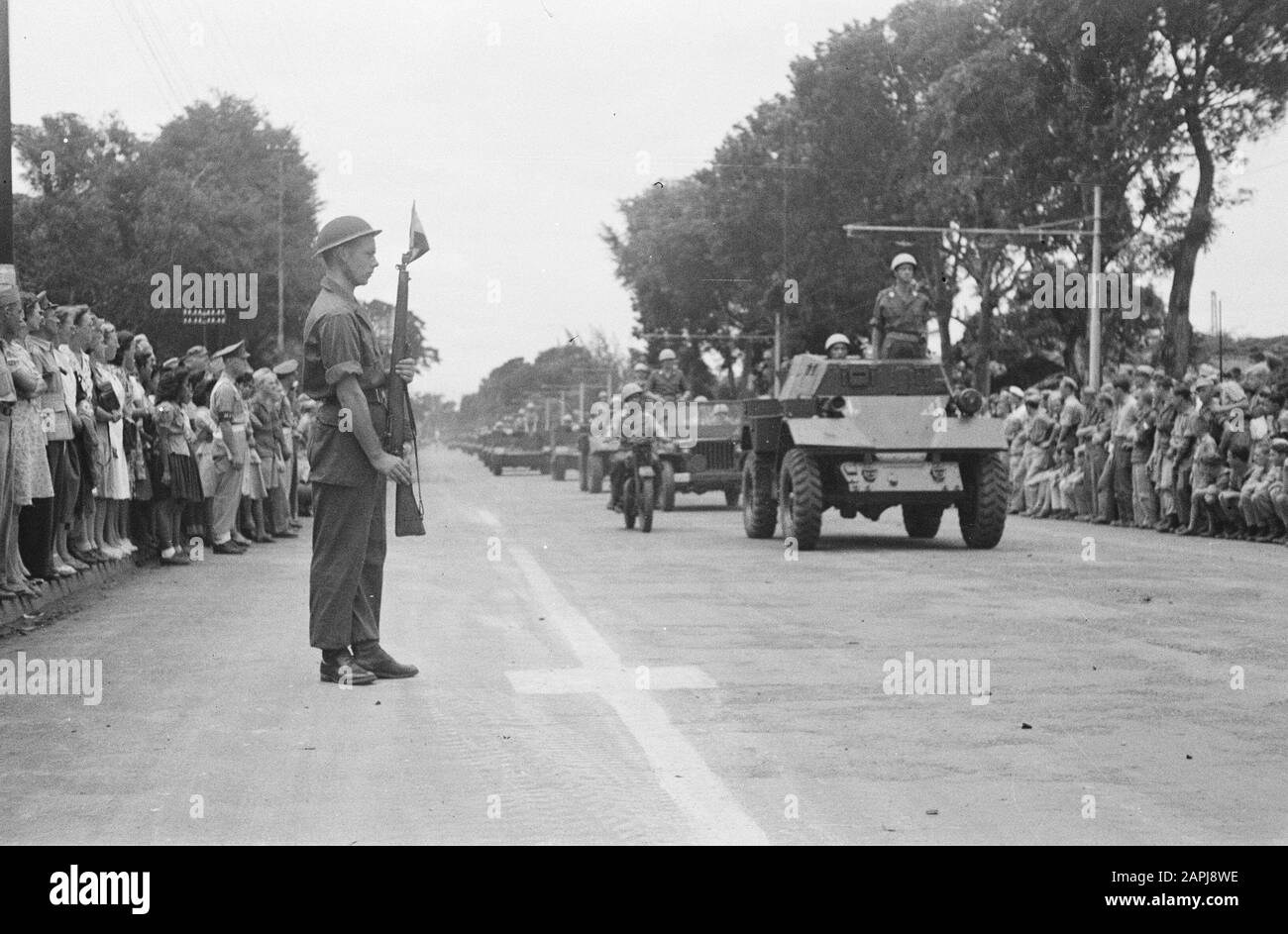 Défilé D'Adieu 3ème Groupe De Brigade D'Infanterie Description: Defilé. 2ème Escadron Premier Régiment Hussars van Boreel? Date : 10 Mars 1947 Lieu : Batavia, Batavia, Indonésie, Jakarta, Java, Hollandais East Indies Banque D'Images