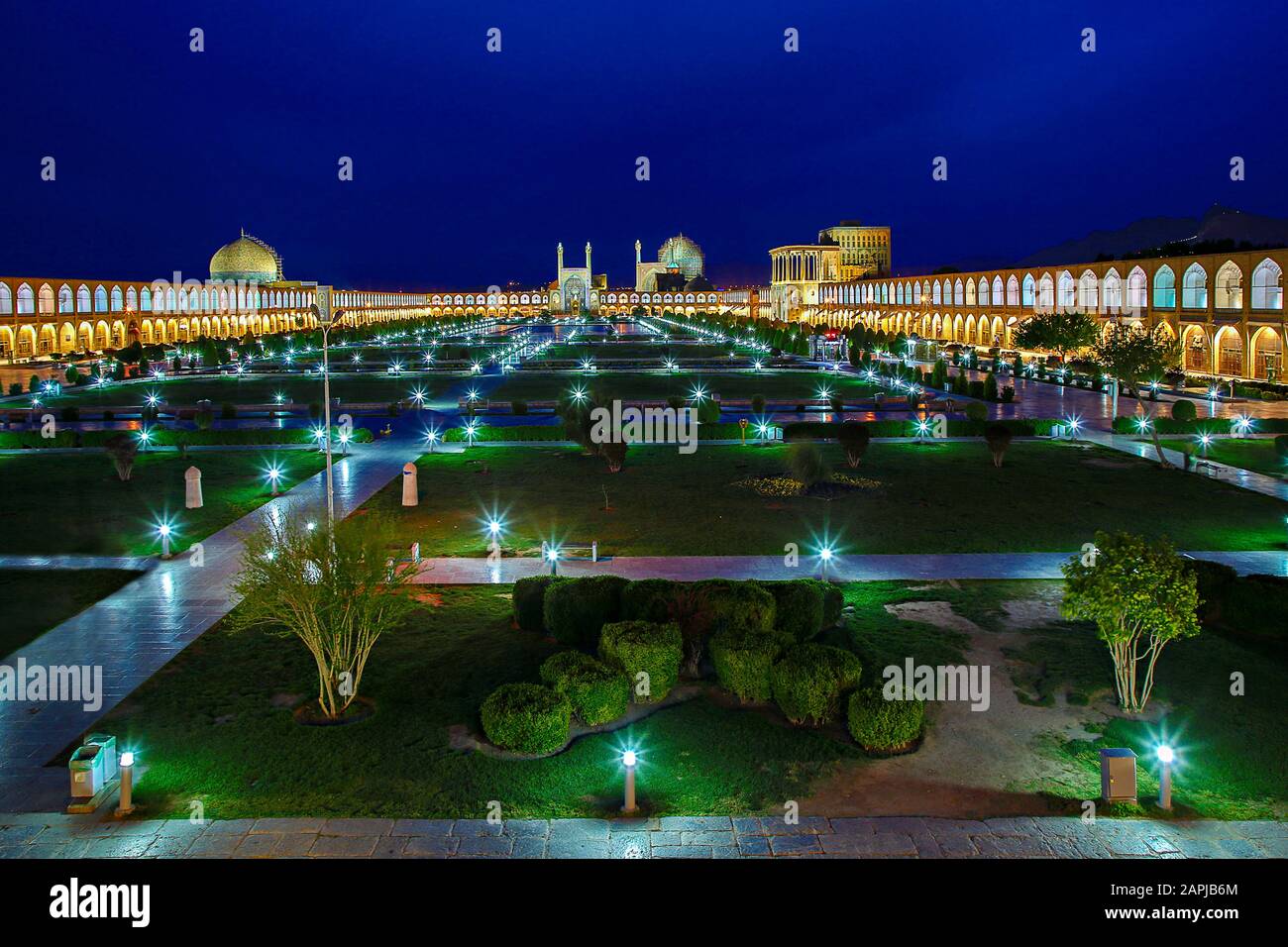 Place historique de la ville d'Isfahan, au crépuscule également connue sous le nom de place Naqshejahan ou place Imam, Iran Banque D'Images