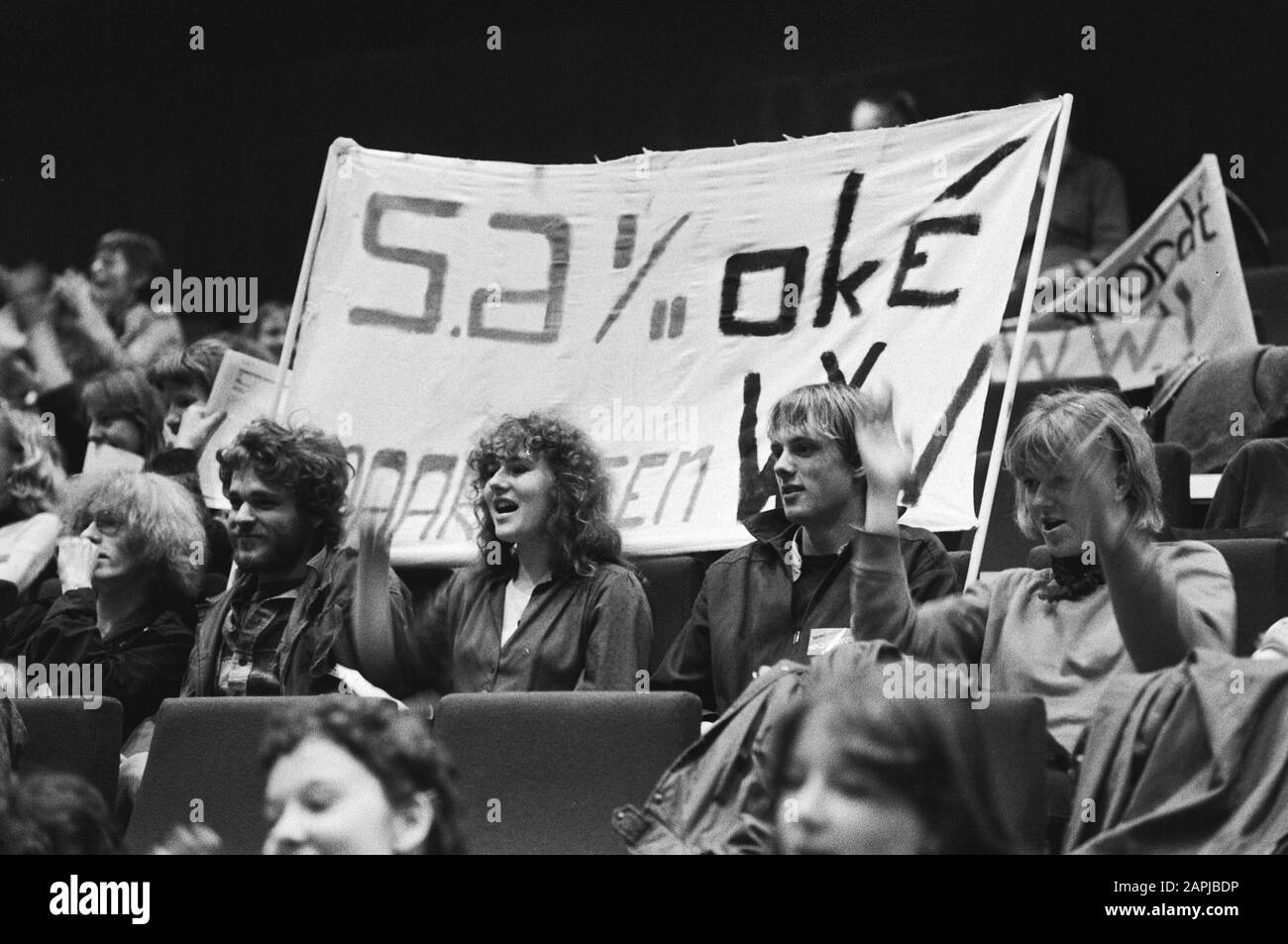 Dem. à Jaarbeurs à Utrecht contre le projet de loi réforme de l'enseignement secondaire industriel et socio-pédagogique Date: 3 avril 1981 lieu: Utrecht mots clés: Enseignants, TEACHINES, manifestations Banque D'Images