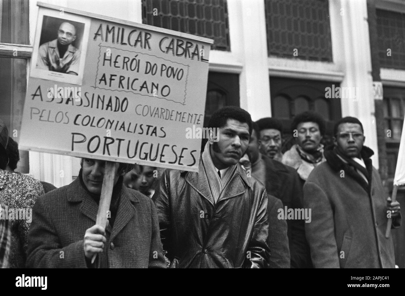 Manifestation pour l'ambassade du Portugal à la Haye concernant le meurtre d'Amilcar Cabral (Mouvement de libération du chef en Guinée-Bissau); Banque D'Images