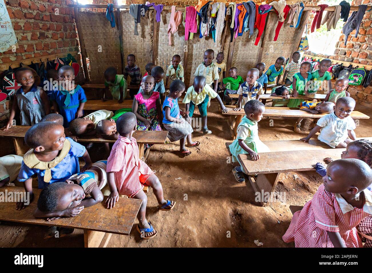Enfants de l'école primaire locale de Kibale, Ouganda Banque D'Images
