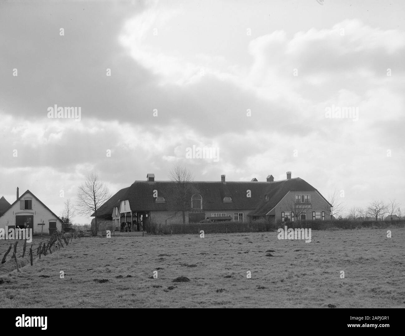Ferme de Olde Weije dans Vaassen Annotation: Ferme d'essai pour le travail du sol et la fertilisation. Construit en 1962 au nom de l'industrie néerlandaise de l'azote Date : 1962 lieu : Gueldre, Vaassen mots clés : fermes Banque D'Images