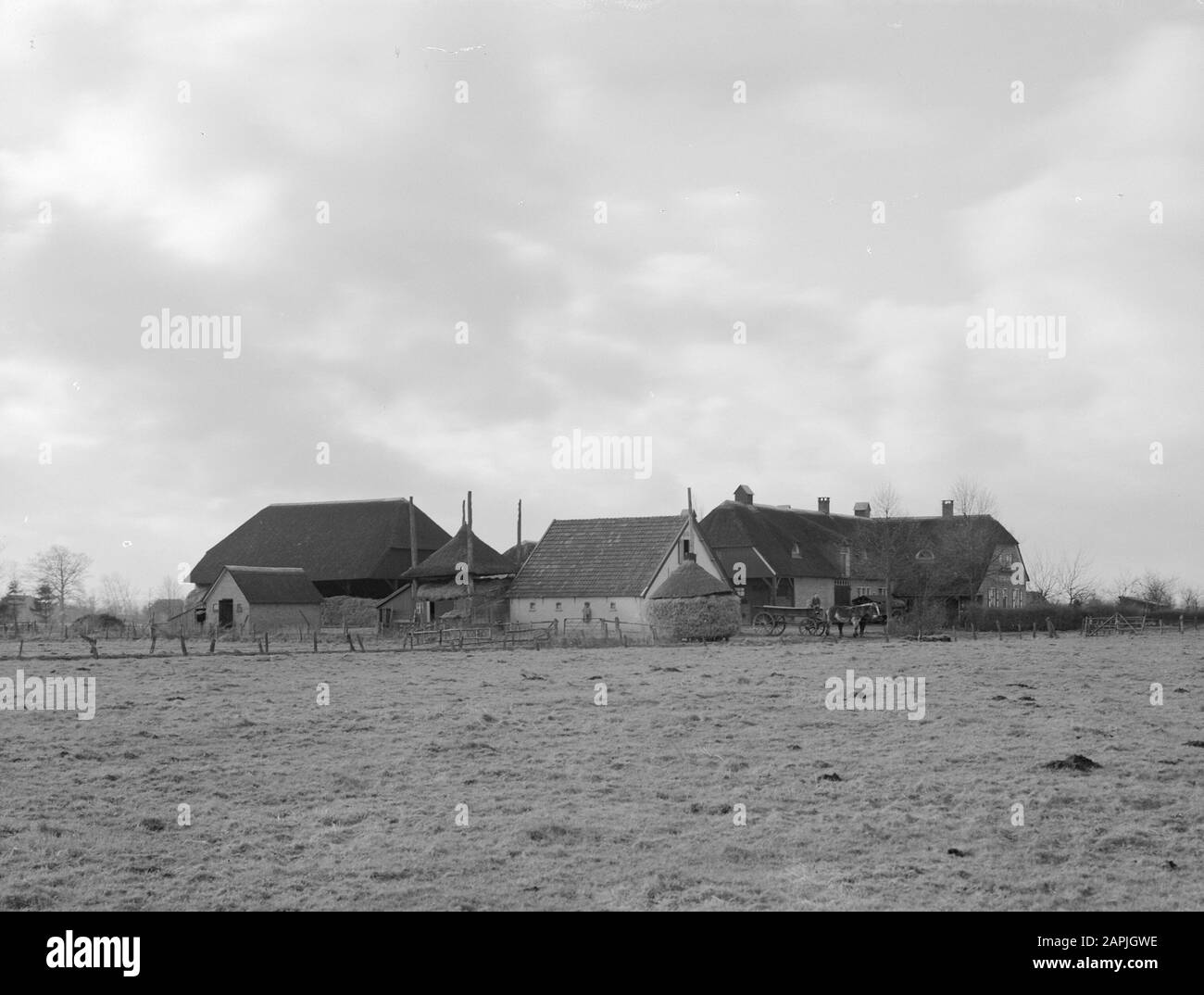 Ferme de Olde Weije dans Vaassen Annotation: Ferme d'essai pour le travail du sol et la fertilisation. Construit en 1962 au nom de l'industrie néerlandaise de l'azote Date : 1962 lieu : Gueldre, Vaassen mots clés : fermes Banque D'Images