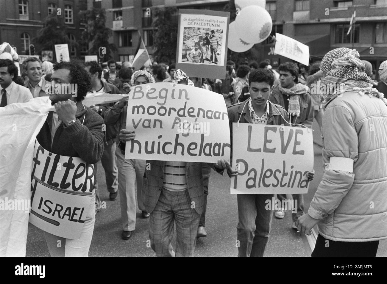 Manifestation Contre La Guerre Au Liban, Amsterdam; Divers Date : 12 Juin 1982 Lieu : Amsterdam, Noord-Holland Mots Clés : Manifestation Banque D'Images