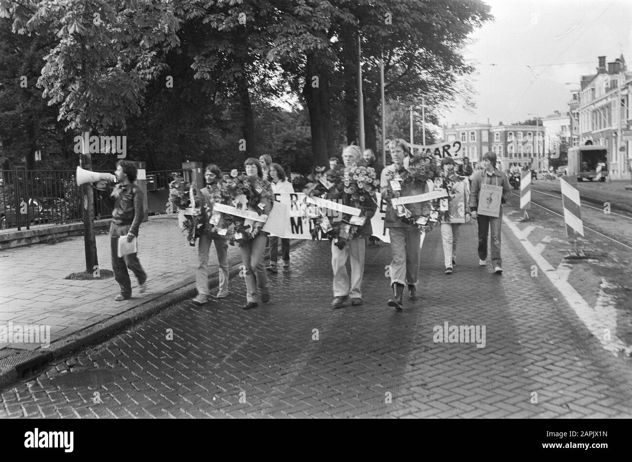 Manifestation à la Haye contre divers régimes dictatoriaux en Amérique du Sud Description: Manifestations, manifestants, dictateurs Date: 11 septembre 1980 lieu: La Haye, Zuid-Holland mots clés: Manifestants, manifestations, dictateurs Banque D'Images