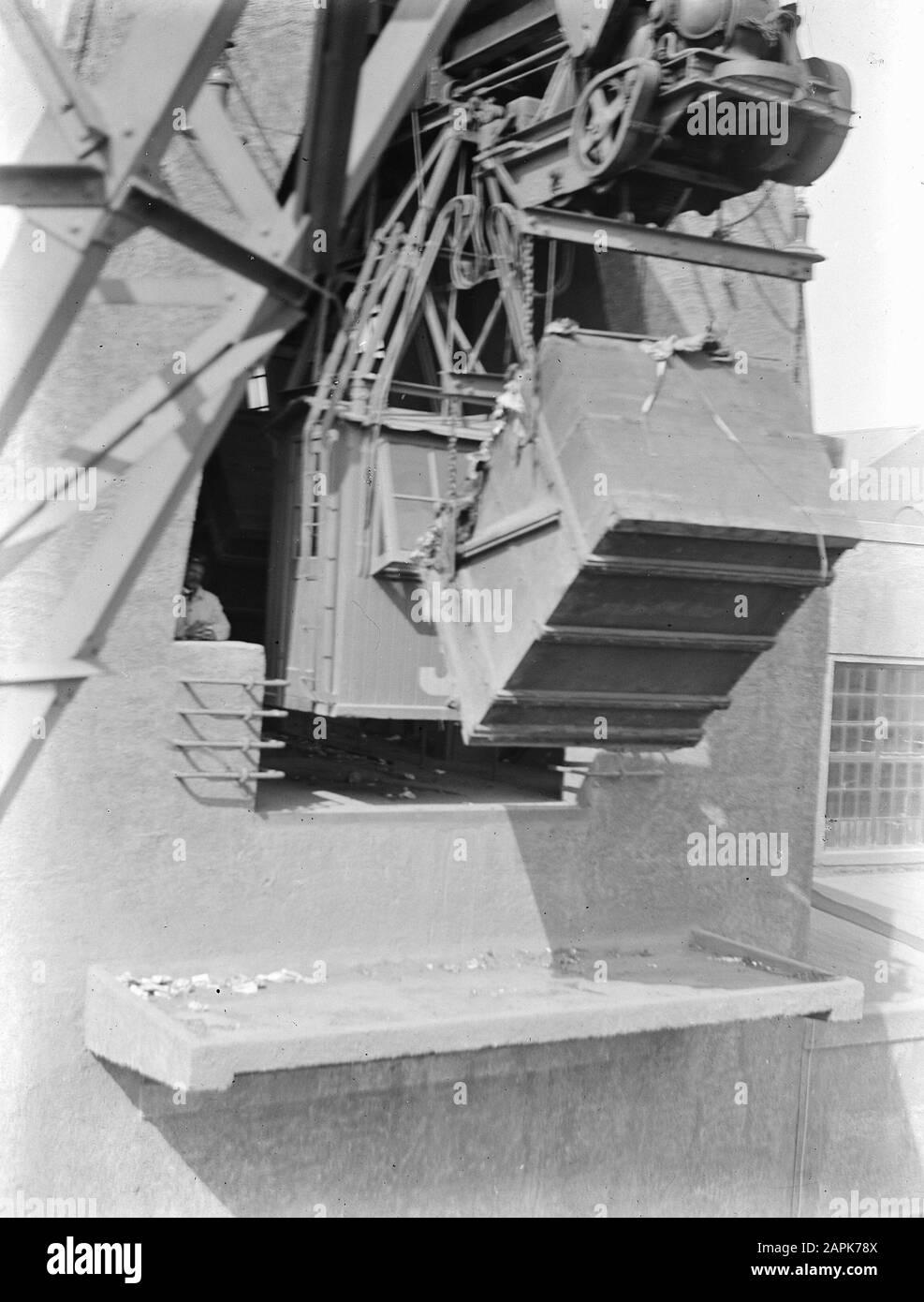 9 x 12 piste suspendue avec panneaux sécurisés Date: Non daté mots clés: Protections, bordesses, pistes suspendues Banque D'Images