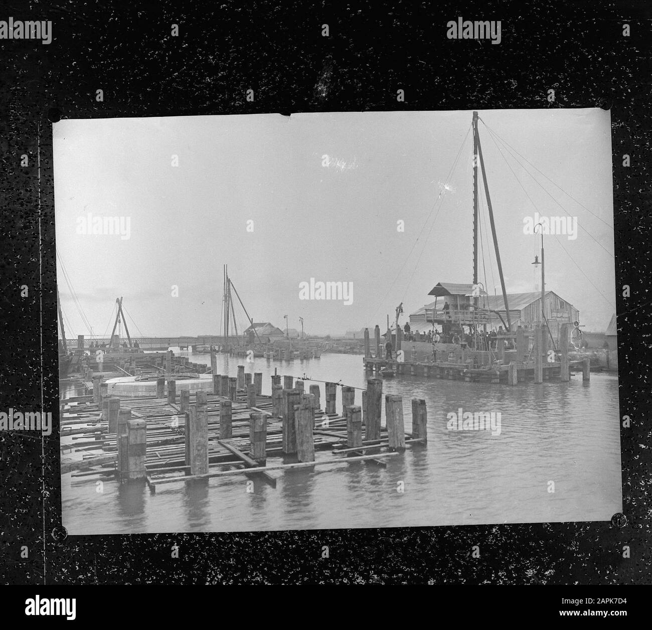 9 x 12 Caissonarbeid (ponts de fondation à Sluiskil) Date: Non daté lieu: Sluiskil, Zeeland mots clés: Ponts, caissonarbeid, fondations Banque D'Images