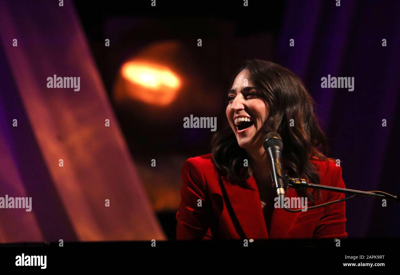 Sara Bareilles, qui se présente pendant le tournage du spectacle Graham Norton à BBC Studioworks 6 Television Center, Wood Lane, Londres, sera diffusée vendredi soir sur BBC One. Banque D'Images