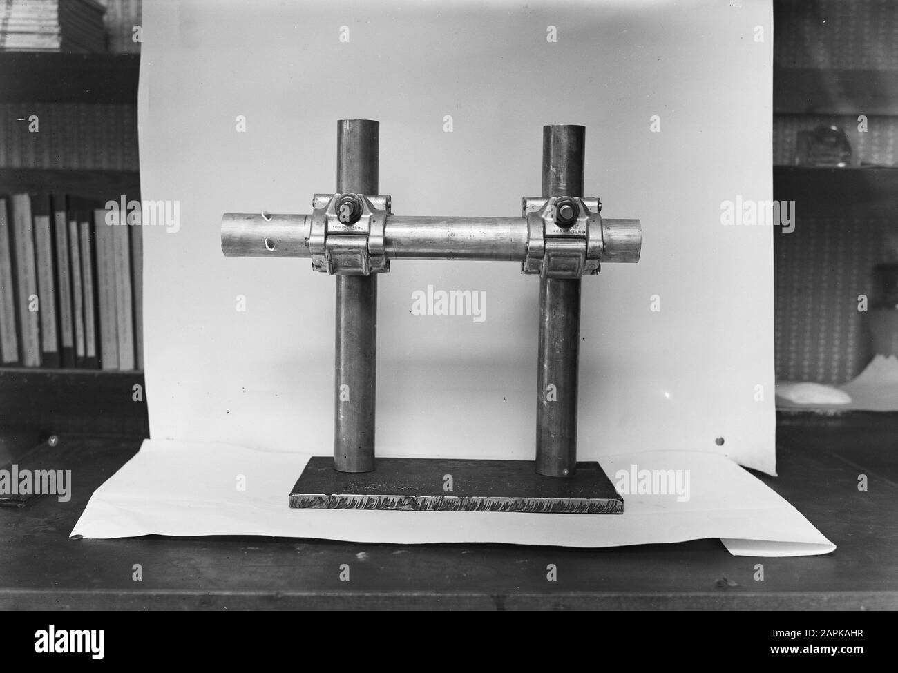 10x15 collier d'échafaudage en aluminium d'essai du bureau technique Bovanda à S-aage Date : juin 1950 mots clés : essais, colliers d'échafaudage Banque D'Images