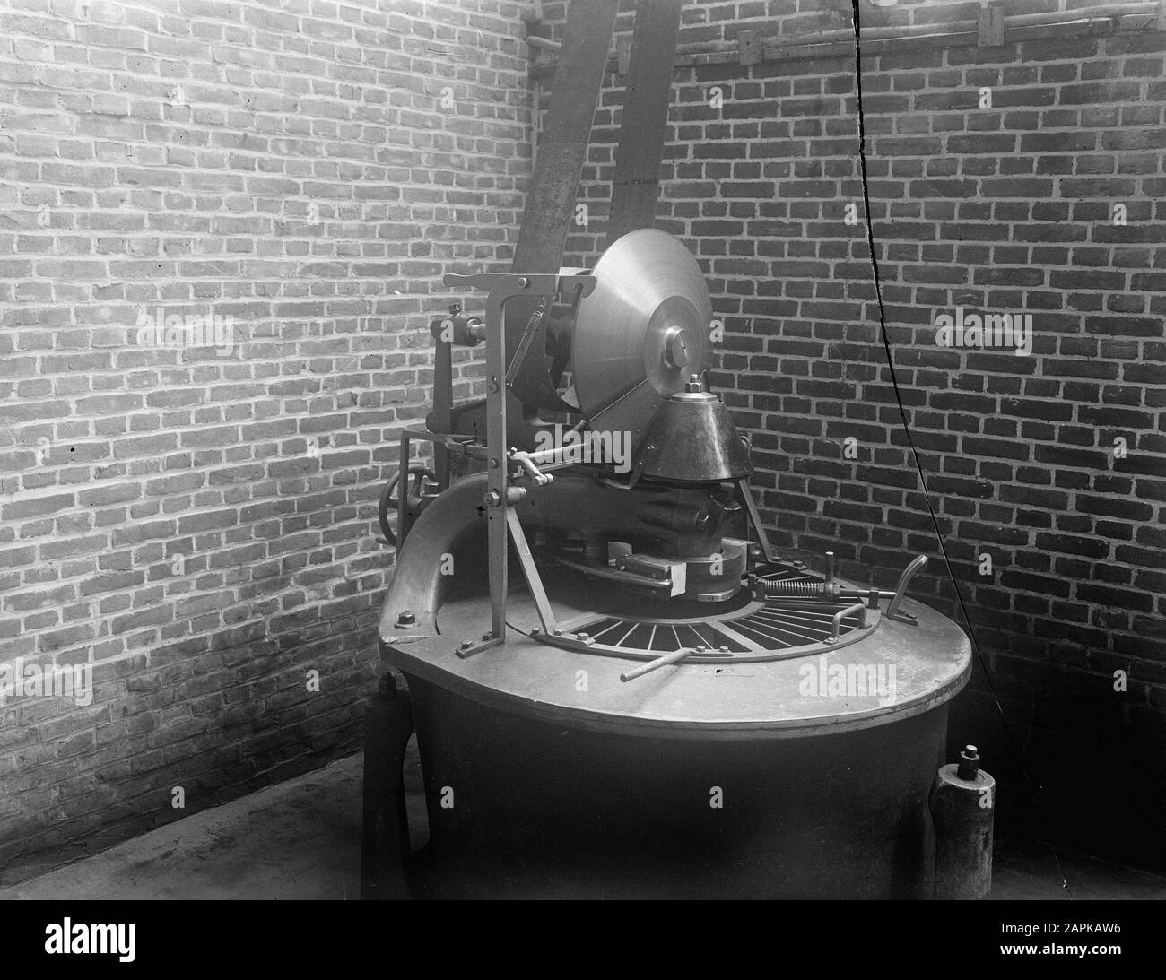 9 x 12 Date de centrifugation : sans mots clés : centrifugeuses Banque D'Images