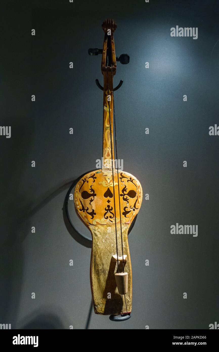 Instrument à cordes Kobyz du XIXe siècle au Musée des instruments de musique kazakh à Almaty Kazakhstan Banque D'Images