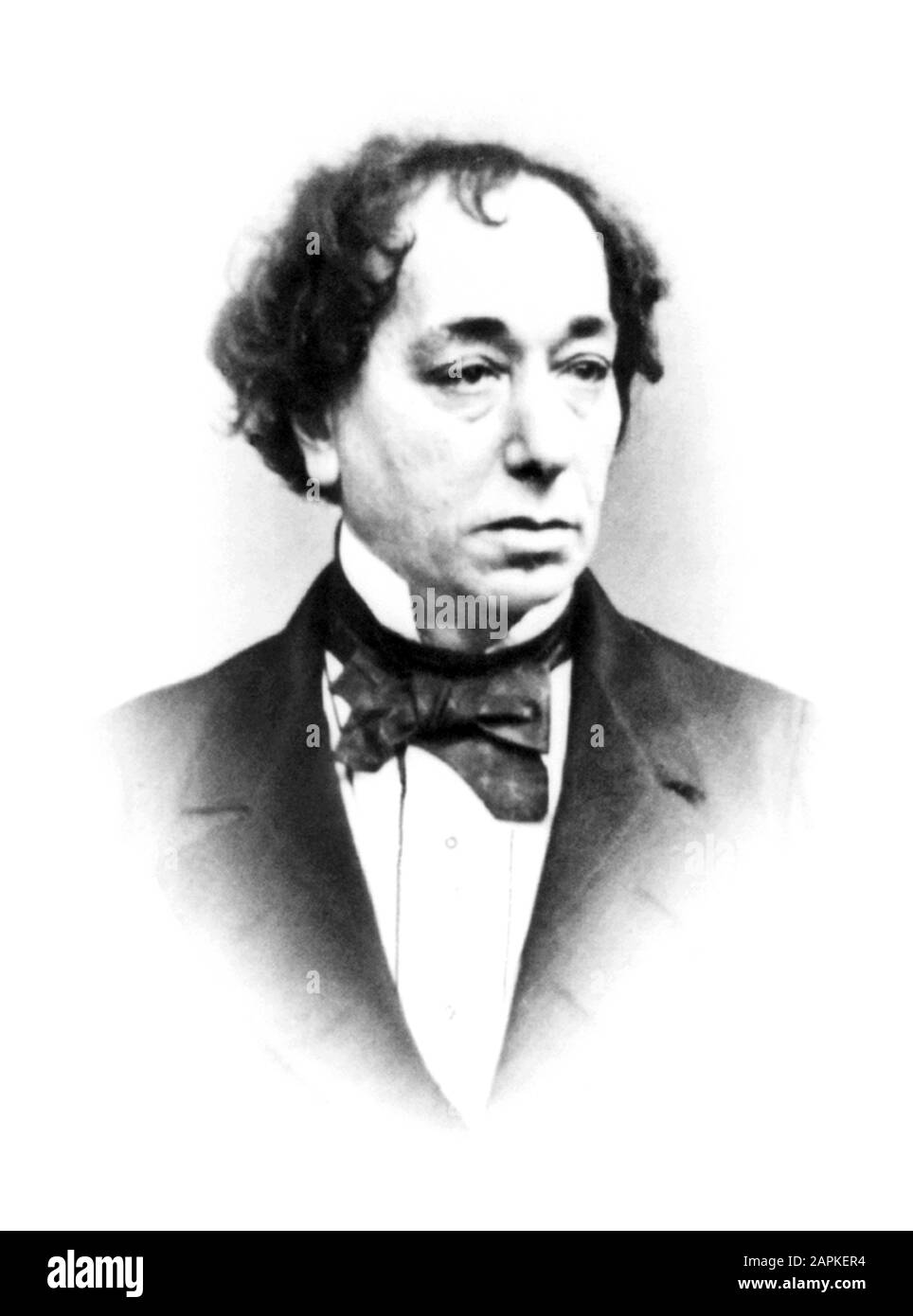 Photo de portrait vintage de Benjamin Disraeli, premier comte de Beaconsfield (1804 – 1881) – le politicien conservateur britannique qui a deux fois servi comme premier ministre du Royaume-Uni (1868 et 1874 – 1880). Photo Vers 1865 Par William Edward Kilburn / Henry Lenthall. Banque D'Images