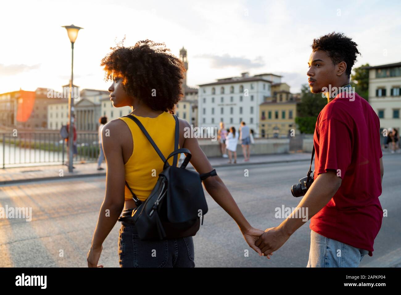 Un jeune couple touristique explorant la ville au coucher du soleil, Florence, Italie Banque D'Images