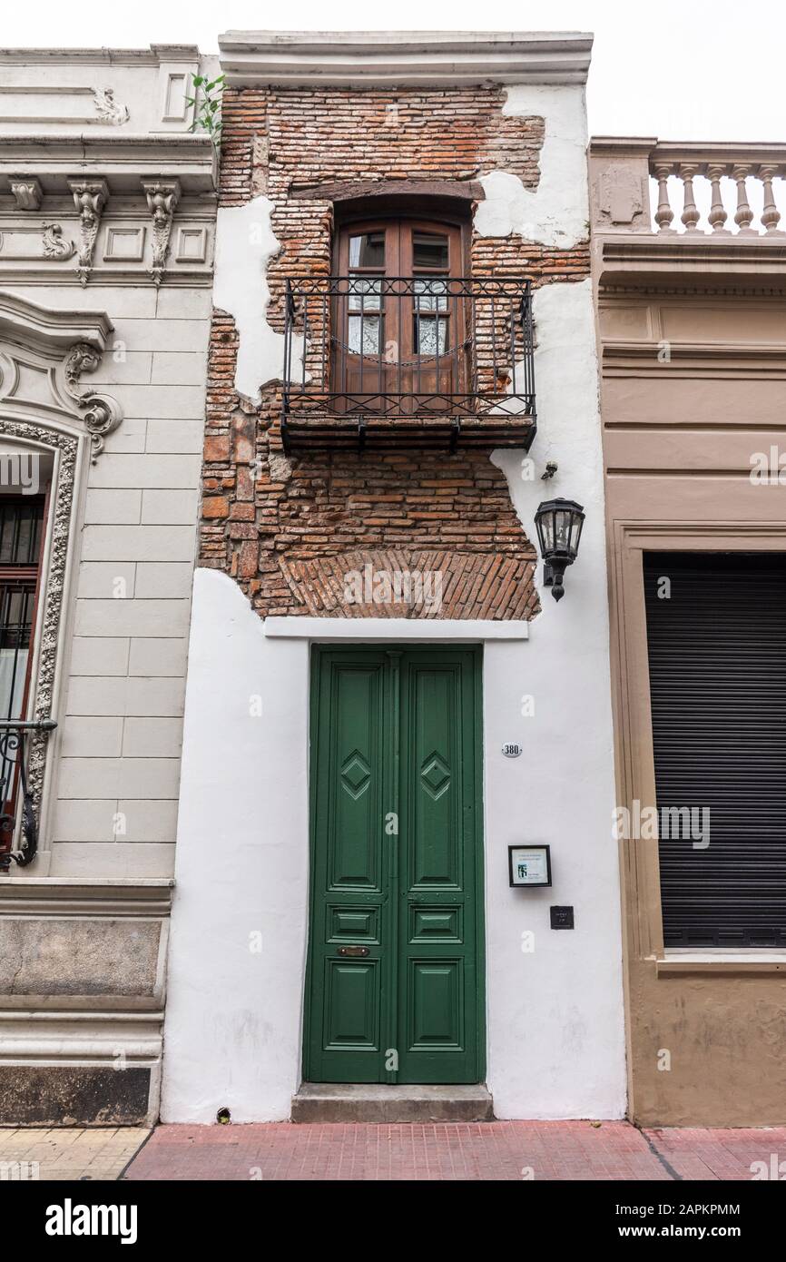 Belle vue sur la façade de l'ancien bâtiment d'architecture historique dans le centre de Buenos Aires, en Argentine Banque D'Images