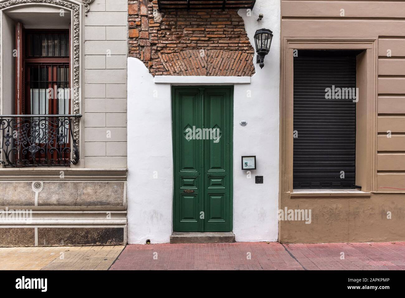 Belle vue sur la façade de l'ancien bâtiment d'architecture historique dans le centre de Buenos Aires, en Argentine Banque D'Images