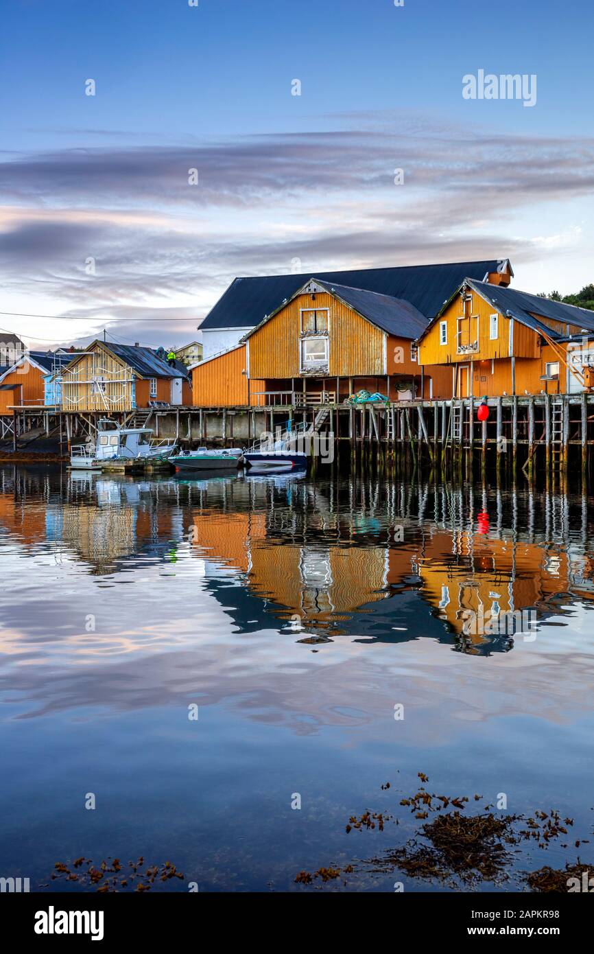 Norvège, Moskenes, archipel des Lofoten, village de pêche au coucher du soleil Banque D'Images