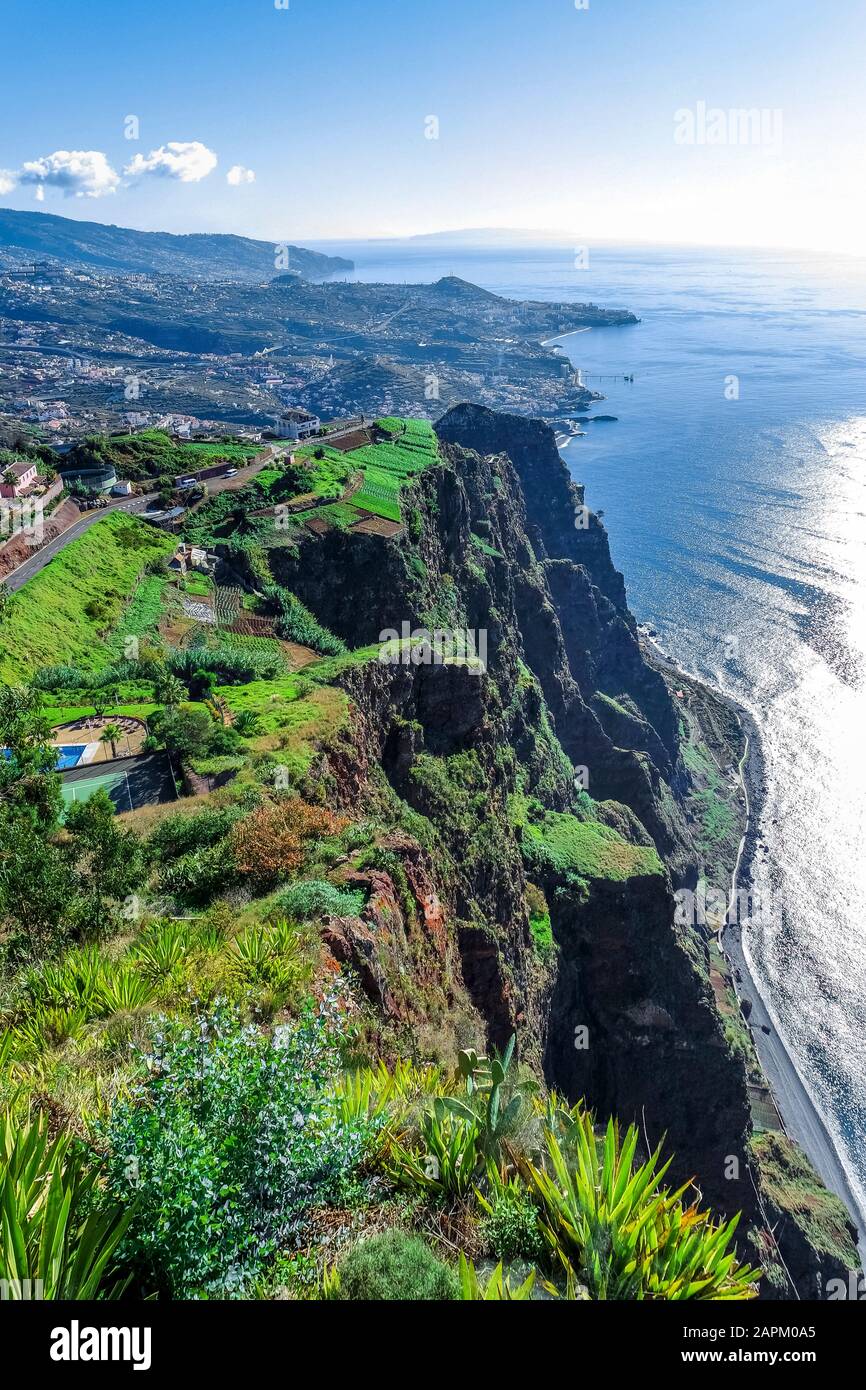 Portugal, Haute falaise côtière et littoral de l'océan Atlantique Banque D'Images