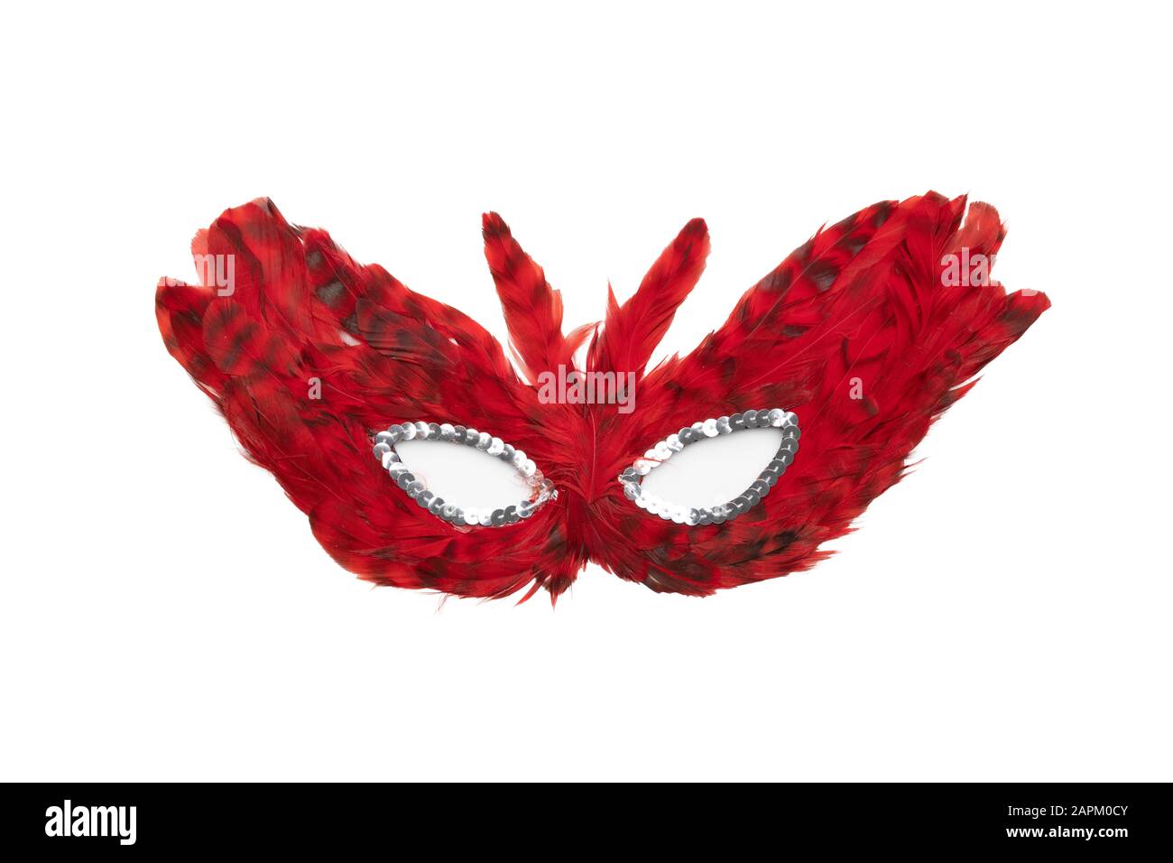 Masque plume rouge foncé avec perles d'argent isolées sur un fond blanc Banque D'Images