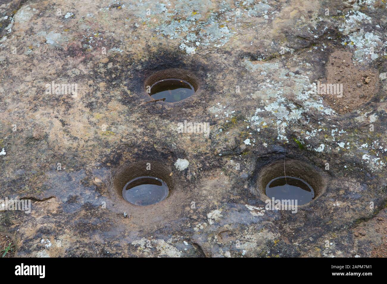 Acorn broyant des pierres de mortier à la réserve de Mariposa Wildlands Conservancy, Tongva village indien amérindien Cleveland National Forest California Banque D'Images