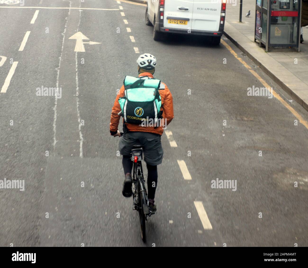 ECO Runners une solution de livraison respectueuse de l'environnement cycliste en milieu de route Banque D'Images