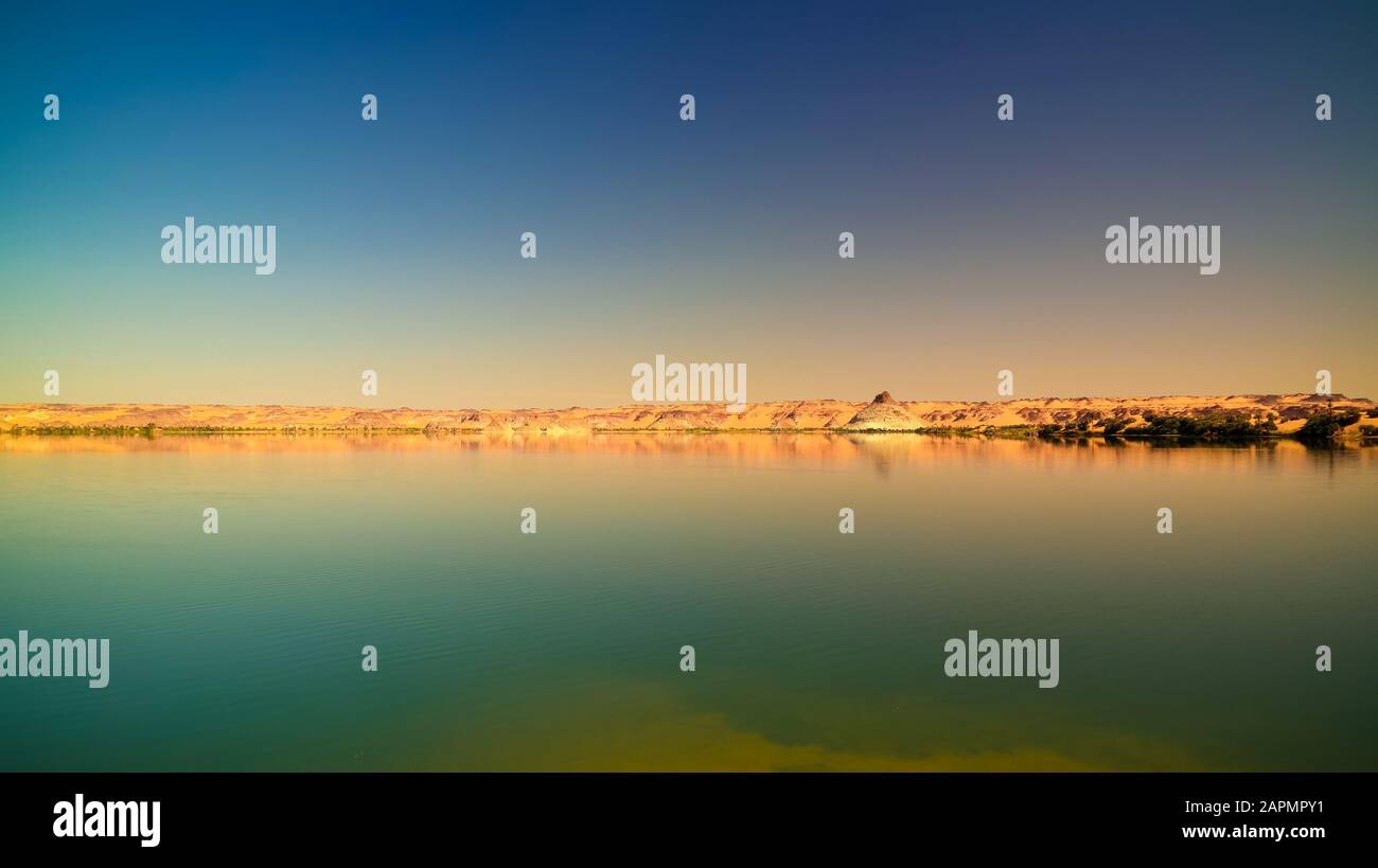 Vue panoramique sur le lac Teli group d'Ounianga Serir lacs , Ennedi, Tchad Banque D'Images