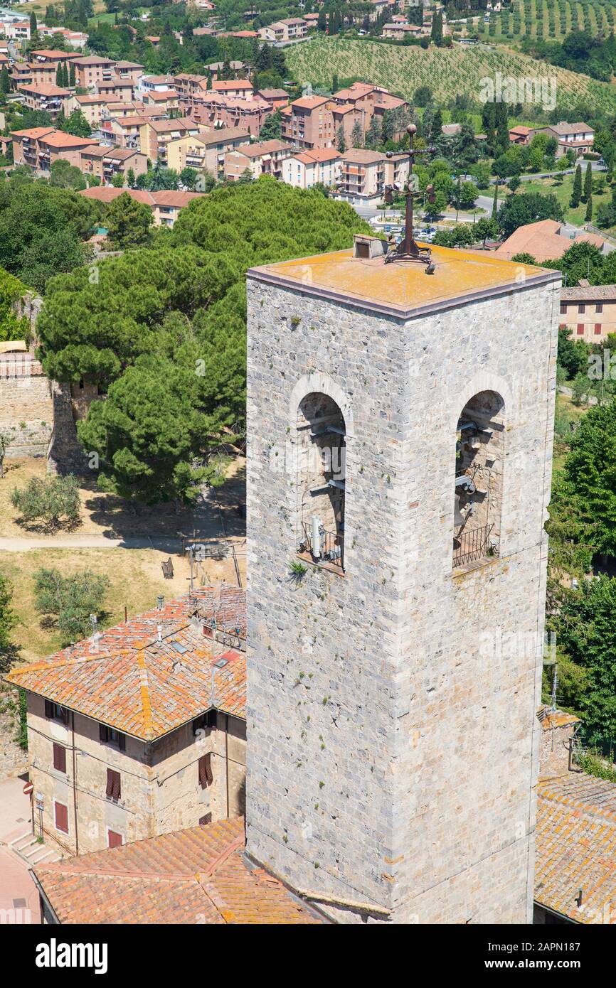 Campanile della Collégiata / Tour Bell de la Collégiale de San Gimignano, San Gimignano, Italie. Banque D'Images