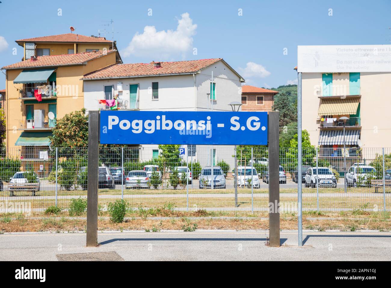 Panneau de la gare de Poggibonsi en Toscane, Italie. Banque D'Images